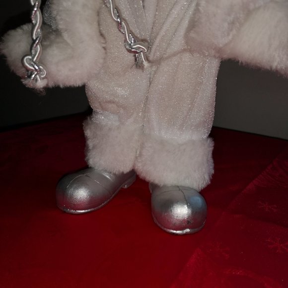 Vintage Lifelike All-White Porcelain Santa - Picture 2 of 15
